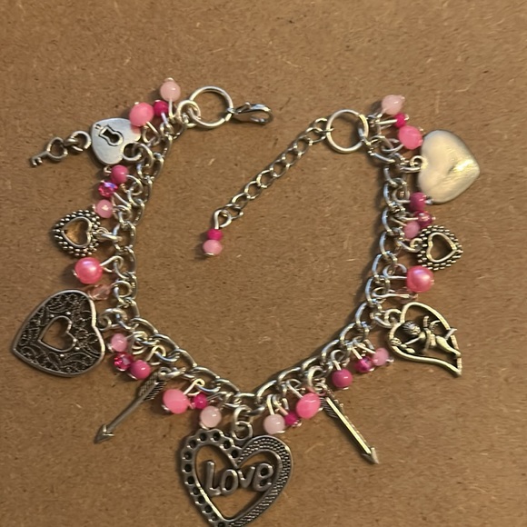 ❤️Valentine’s Day charm bracelet ❤️ SOLD!! - Picture 2 of 4